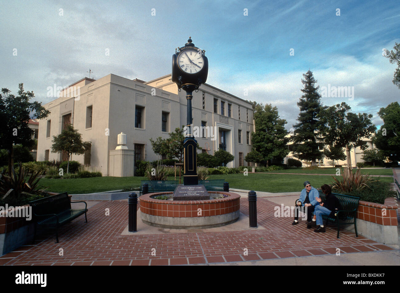 San Luis Obispo County Courthouse nel centro di vecchia ha caratteristiche di moda. Foto Stock