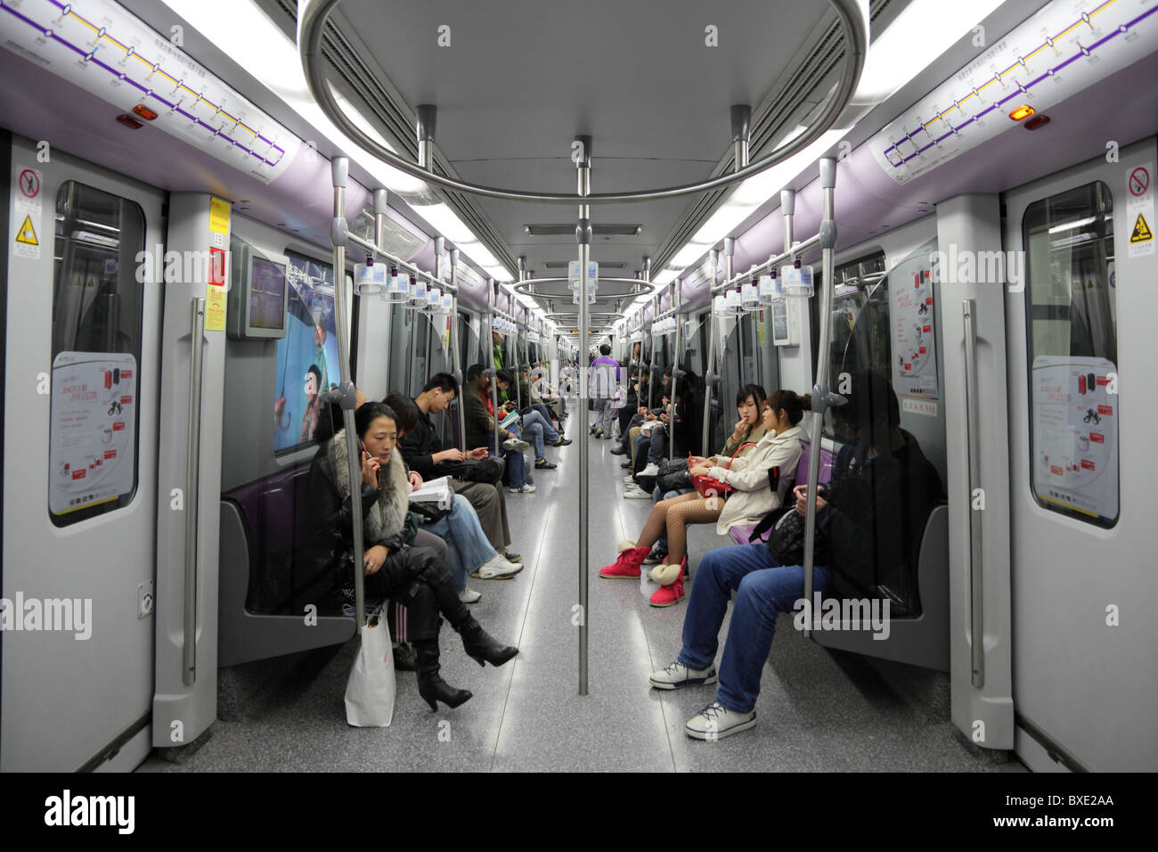 Pendolari in metro di Shanghai. Foto scattata a xix di novembre 2010 Foto Stock