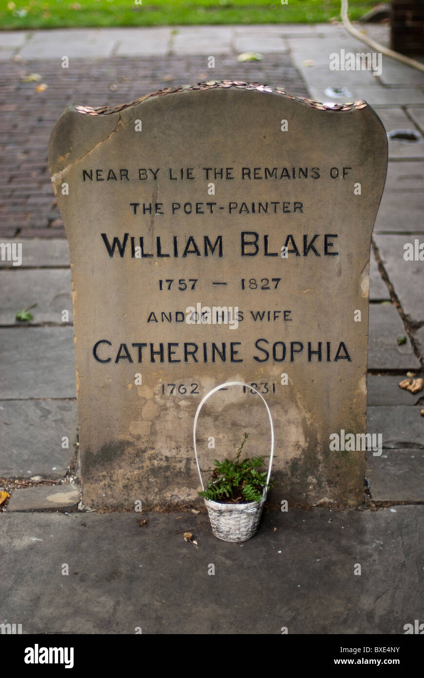 William Blake poeta lapide campi Bunhill cimitero, London borough di Islington. Londra Regno Unito Nonconformists. Foto Stock