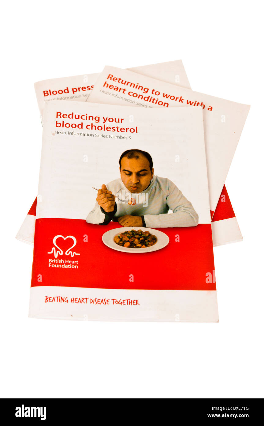 Informazioni sanitarie opuscoli " Ridurre il colesterolo nel sangue ", " Ritorno al lavoro con una condizione di cuore " e " la pressione sanguigna' Foto Stock