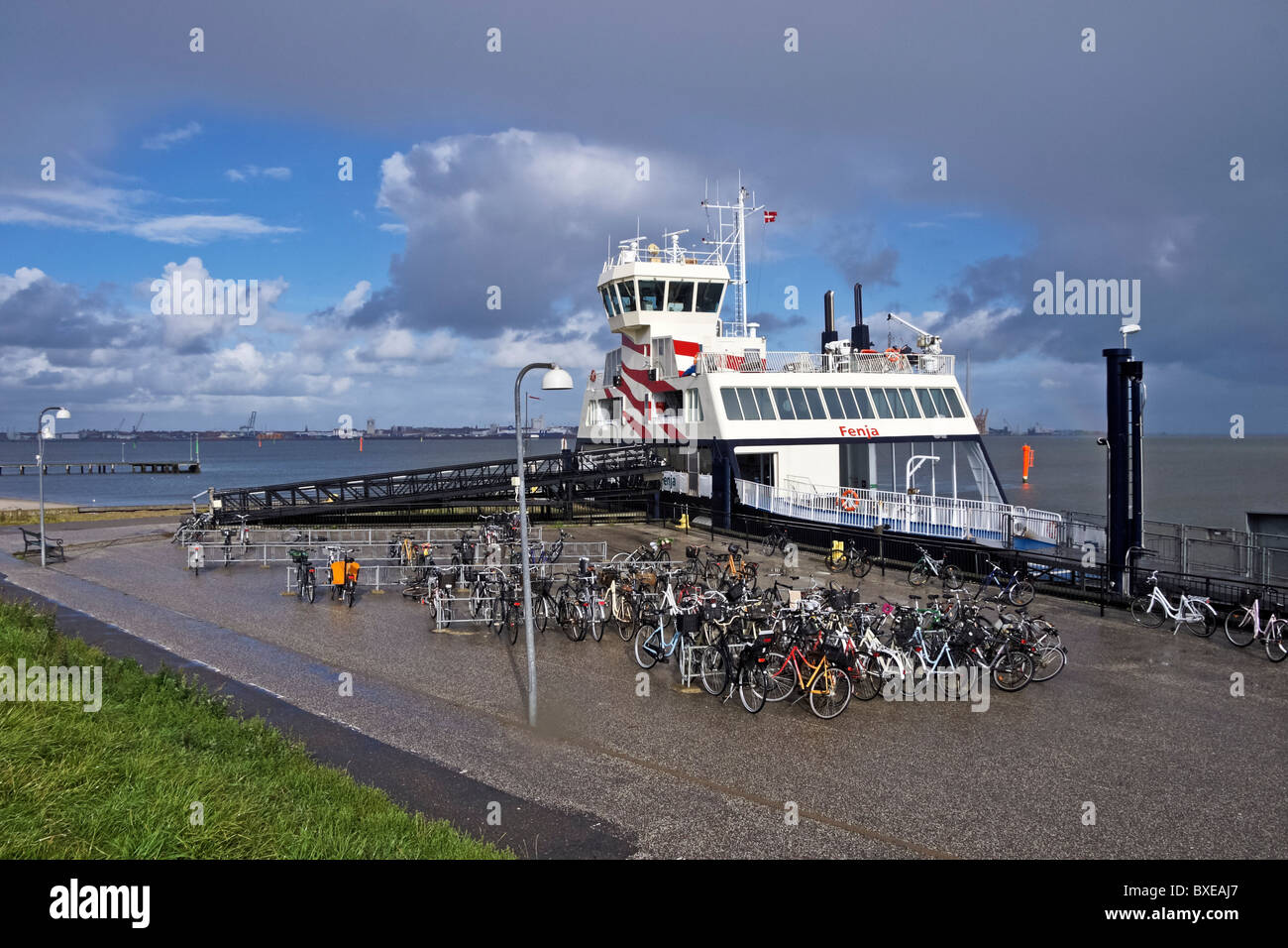 Fanø Faergen Fenja ormeggiata al terminal traghetti in Nordby Fanø Danimarca Foto Stock