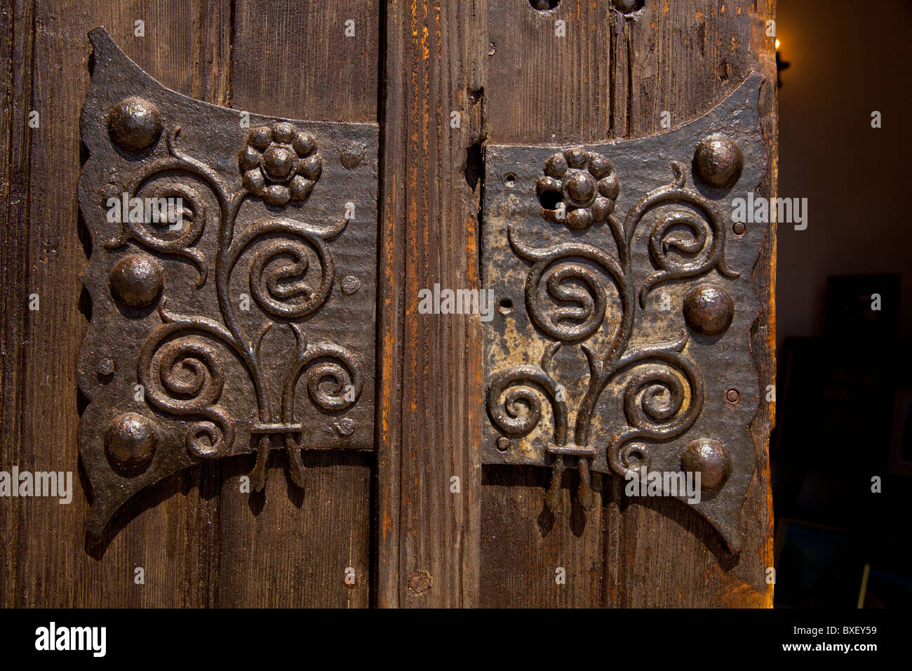 Ferro battuto alle porte del Palazzo della Regina Maria di Romania in Balchik Bulgaria Foto Stock