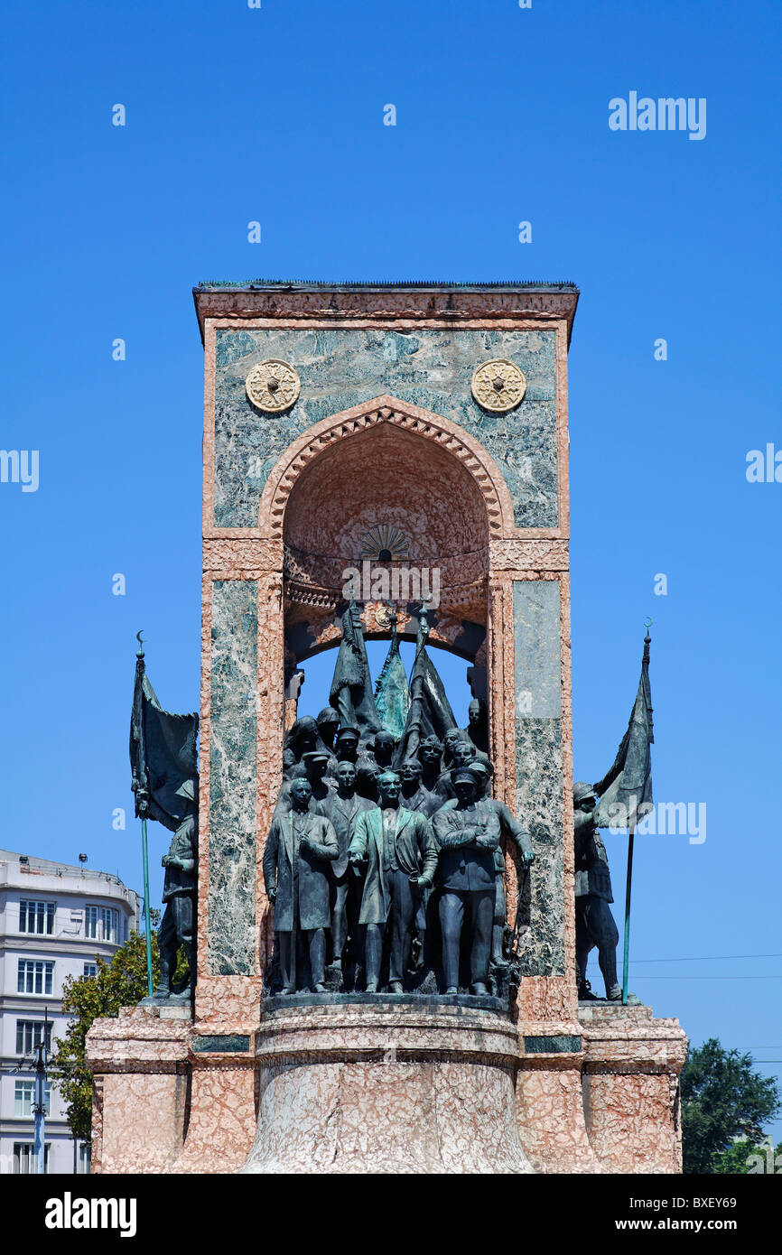 Turchia - Istanbul - Taksim Square - Repubblica monumento dotate di Ataturk e generali Foto Stock