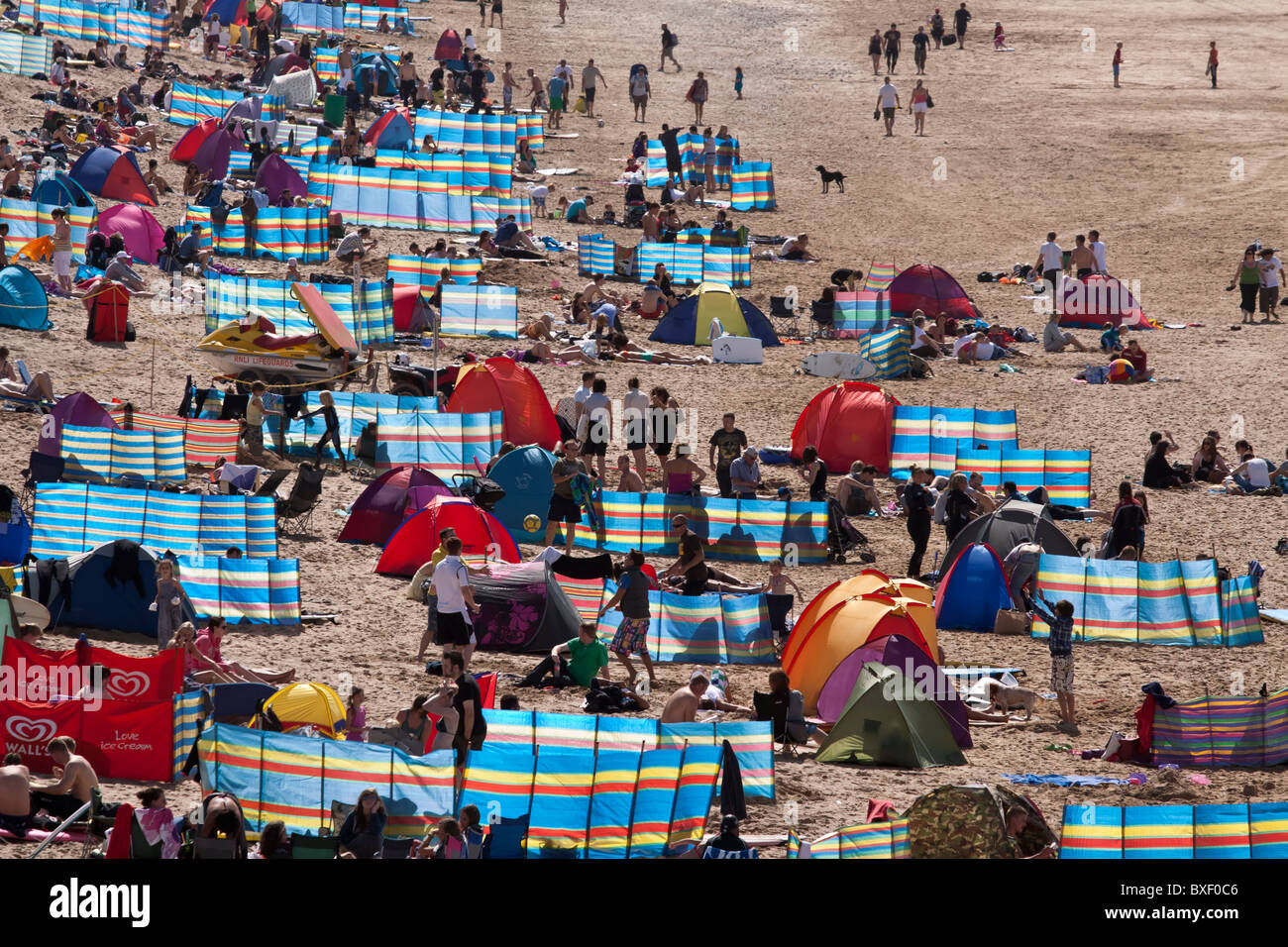 Per vacanza su una spiaggia della Cornovaglia Foto Stock