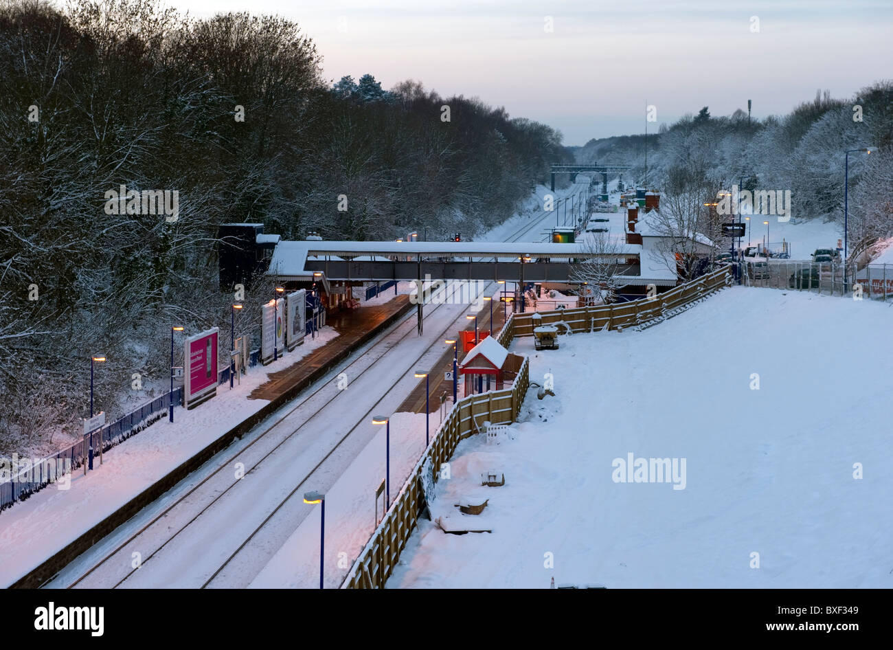 Gerrards Cross linea principale stazione ferroviaria parte del Chiltern linea in inverno. Foto Stock