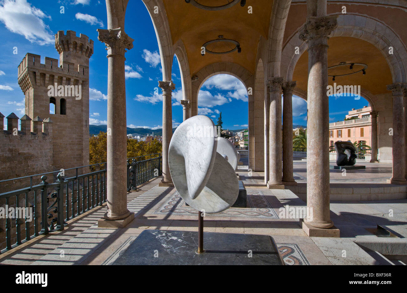 Palma Il marzo Palace Terrace Mallorca con celebri sculture contemporanee in esposizione permanente Palma Centro storico Mallorca Spagna Spain Foto Stock