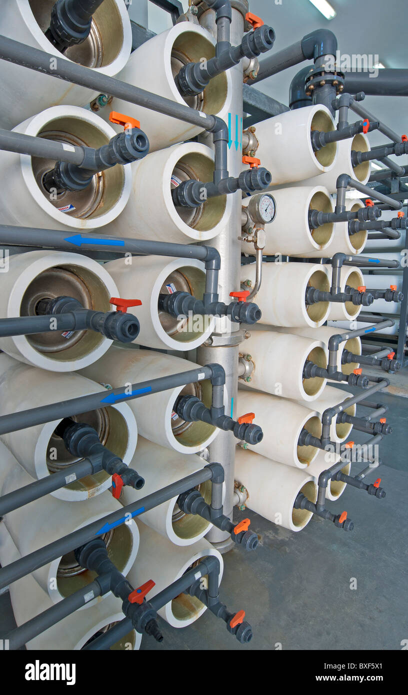 Rack di filtri in un impianto di dissalazione Foto Stock