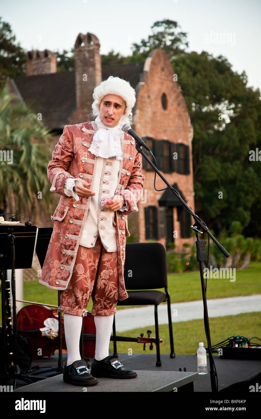 Centro storico di re-enactor vestito da Wolfgang Amadeus Mozart alla storica Middleton Place Plantation Charleston, Sc. Foto Stock