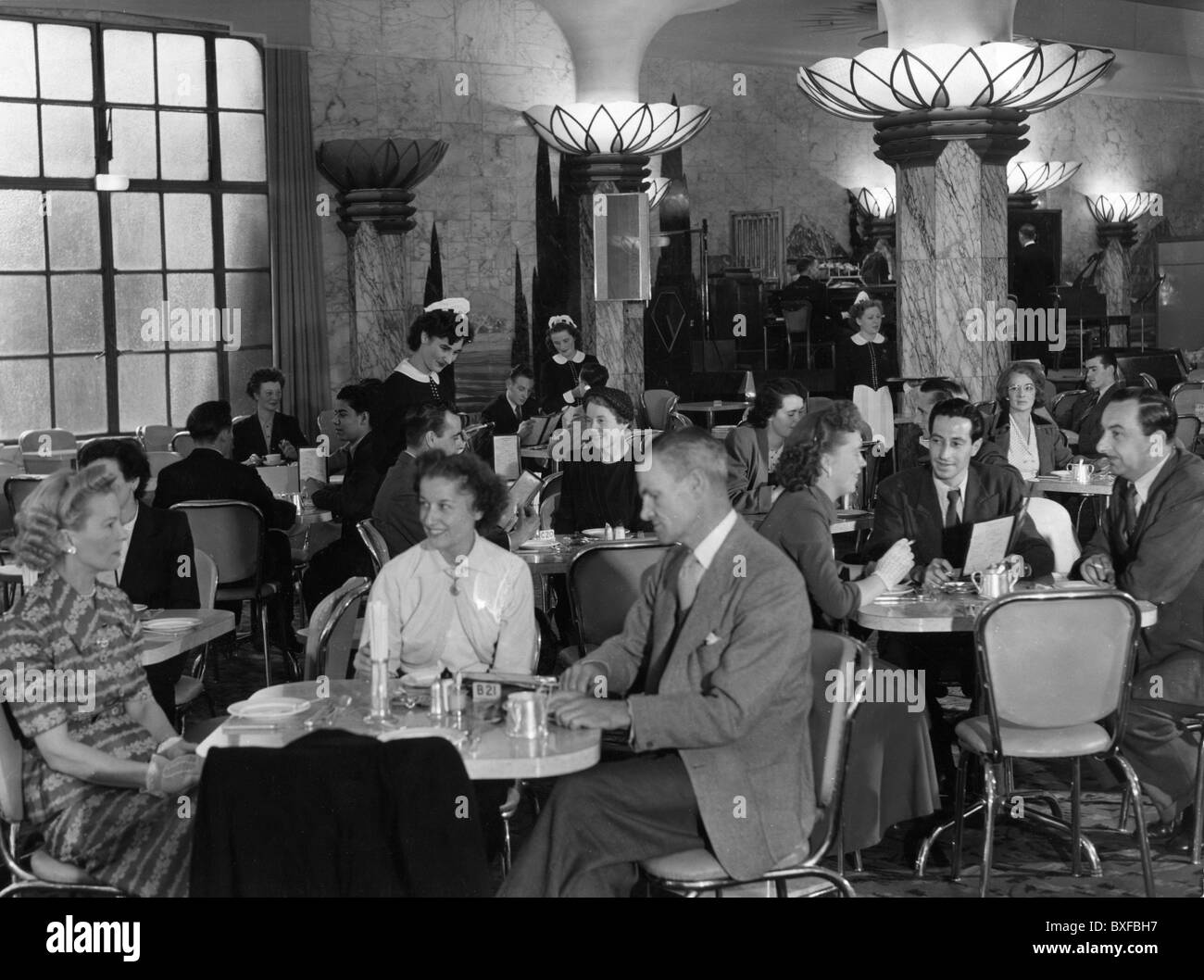 Gastronomia, locande, clienti in un ristorante a Londra, Oxford Street Corner House, circa anni '60, diritti aggiuntivi-clearences-non disponibile Foto Stock