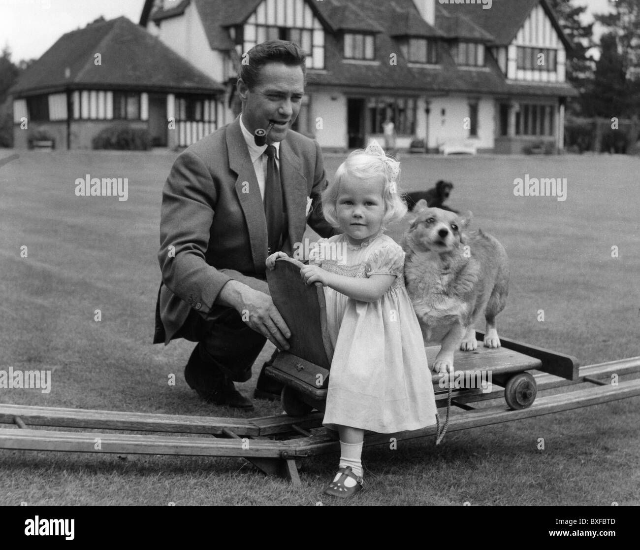 Todd, Richard, 11.6.1919 - 3.12.2009, attore britannico di mezza lunghezza, con sua figlia Fiona, nella sua fattoria vicino Londra, circa 1957/1958, Foto Stock