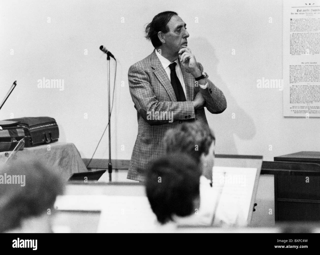 Suitner, Otmar, 16.5.1922 - 8.1.2010, musicista austriaco (conduttore), a mezza lunghezza e durante la lezione, Accademia di Musica di Vienna, 1984, , a terze parti Permissions-Neccessary Foto Stock