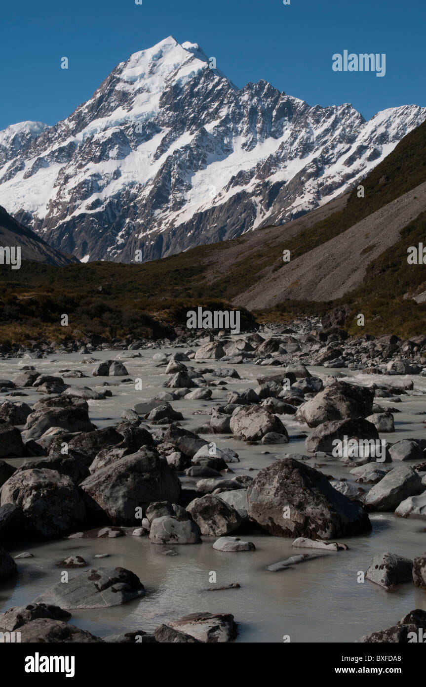 Il ghiaccio-tappata Cooki di montaggio è con 3754 m non solo la montagna più alta delle Alpi del Sud ma anche in oceanica. Foto Stock