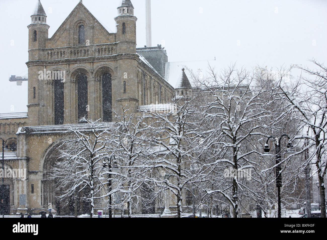 St Annes la cattedrale di Belfast in un freddo inverni nevosi giorno Belfast Irlanda del Nord Foto Stock