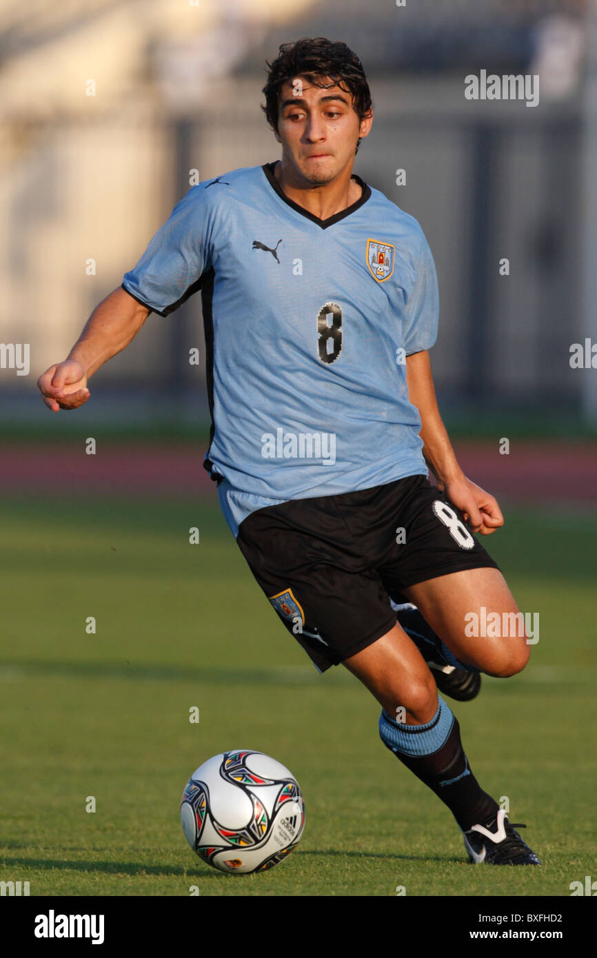Maximiliano Calzada dell' Uruguay in azione durante una FIFA U-20 World Cup round di 16 partita di calcio contro il Brasile il 7 ottobre 2009. Foto Stock