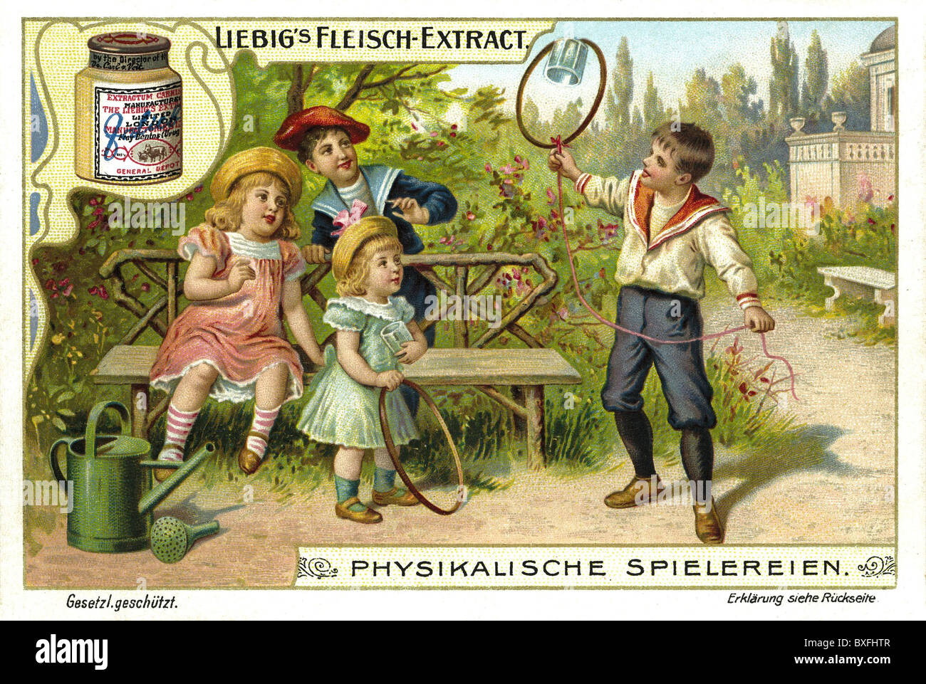 Gioco, bambini che giocano nel parco, provando un esperimento fisico con un bicchiere d'acqua e un cerchio per dimostrare la forza centrifuga, litografia, pubblicità, foto da collezione, Liebig società, Germania, circa 1899, Additional-Rights-Clearences-non disponibile Foto Stock