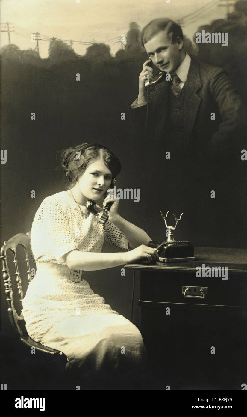 telefono, coppia d'amore durante la telefonata, 1914, diritti aggiuntivi-clearences-non disponibile Foto Stock