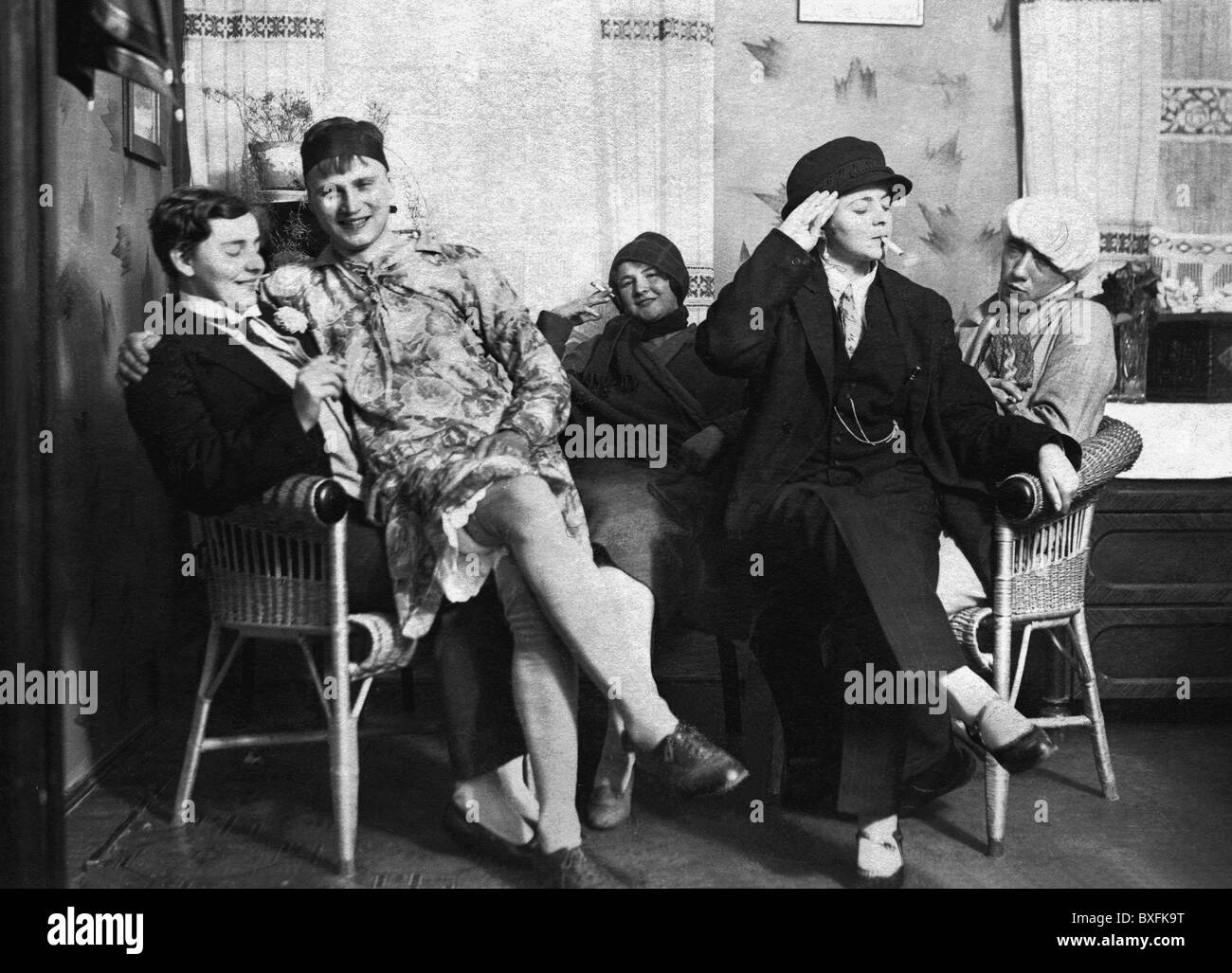 carnevale, festa con gli amici, Berlino, Germania, circa 1926, diritti aggiuntivi-clearences-non disponibile Foto Stock