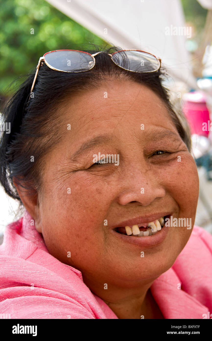 Local Thai donna, circa 40, Bangkok, Thailandia. Foto Stock