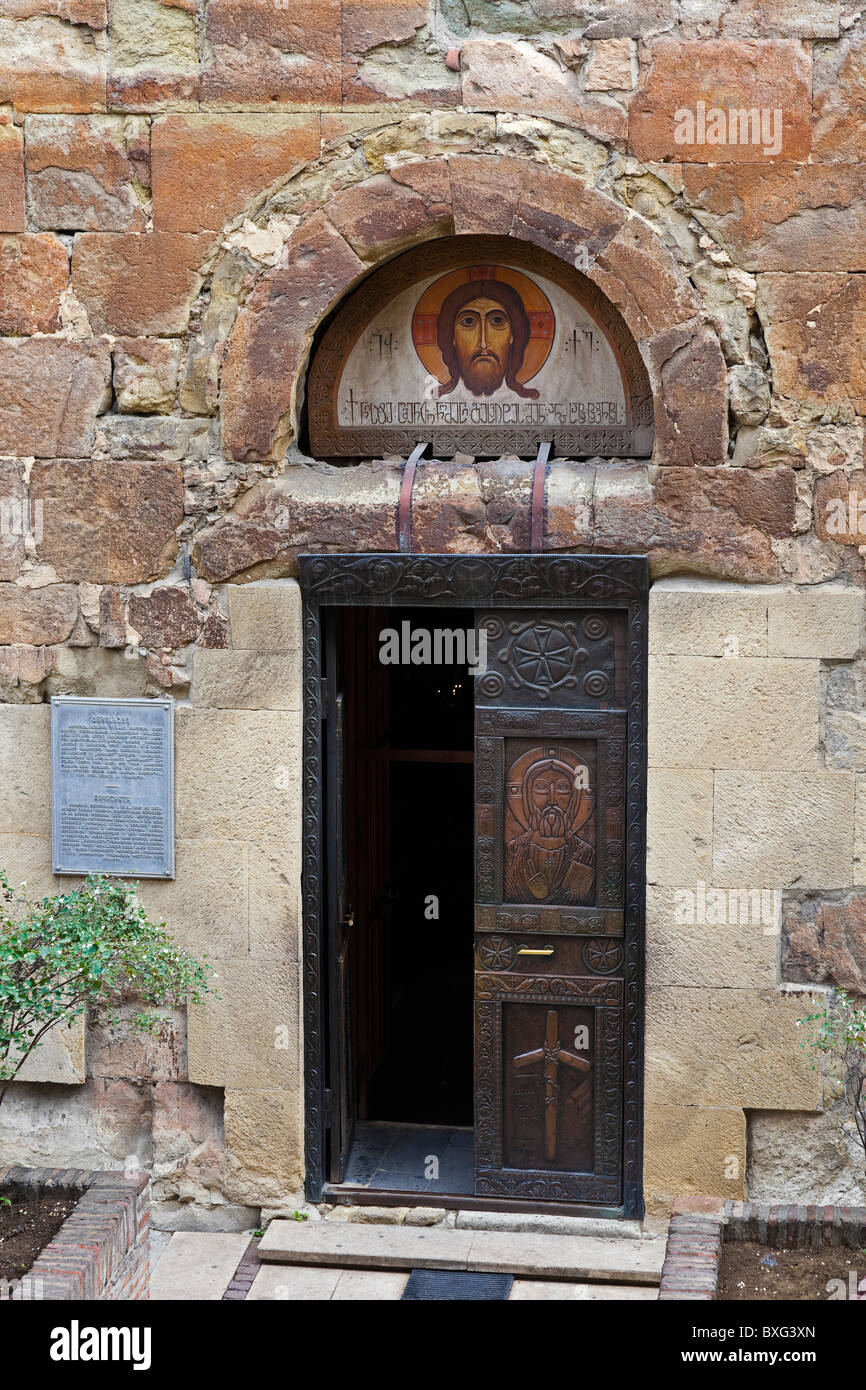 Portale della chiesa di Anchiskhati, il più antico (VI secolo) a Tbilisi città vecchia (Kala), Georgia. JMH3970 Foto Stock