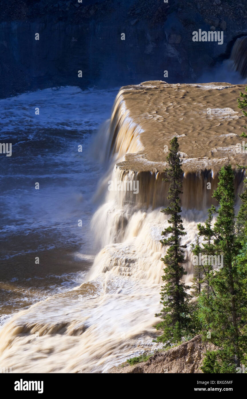 Louise Falls, Twin Falls Forra Parco territoriale, Northwest Territories, Canada. Foto Stock