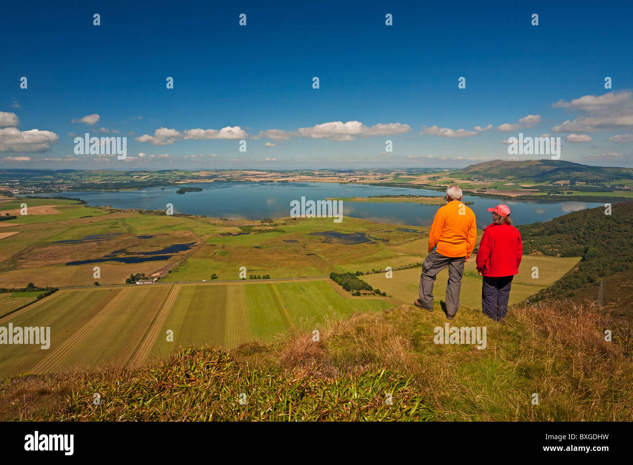 Loch Leven, Vescovo Hill e le colline di Lomond da Benarty Hill Foto Stock