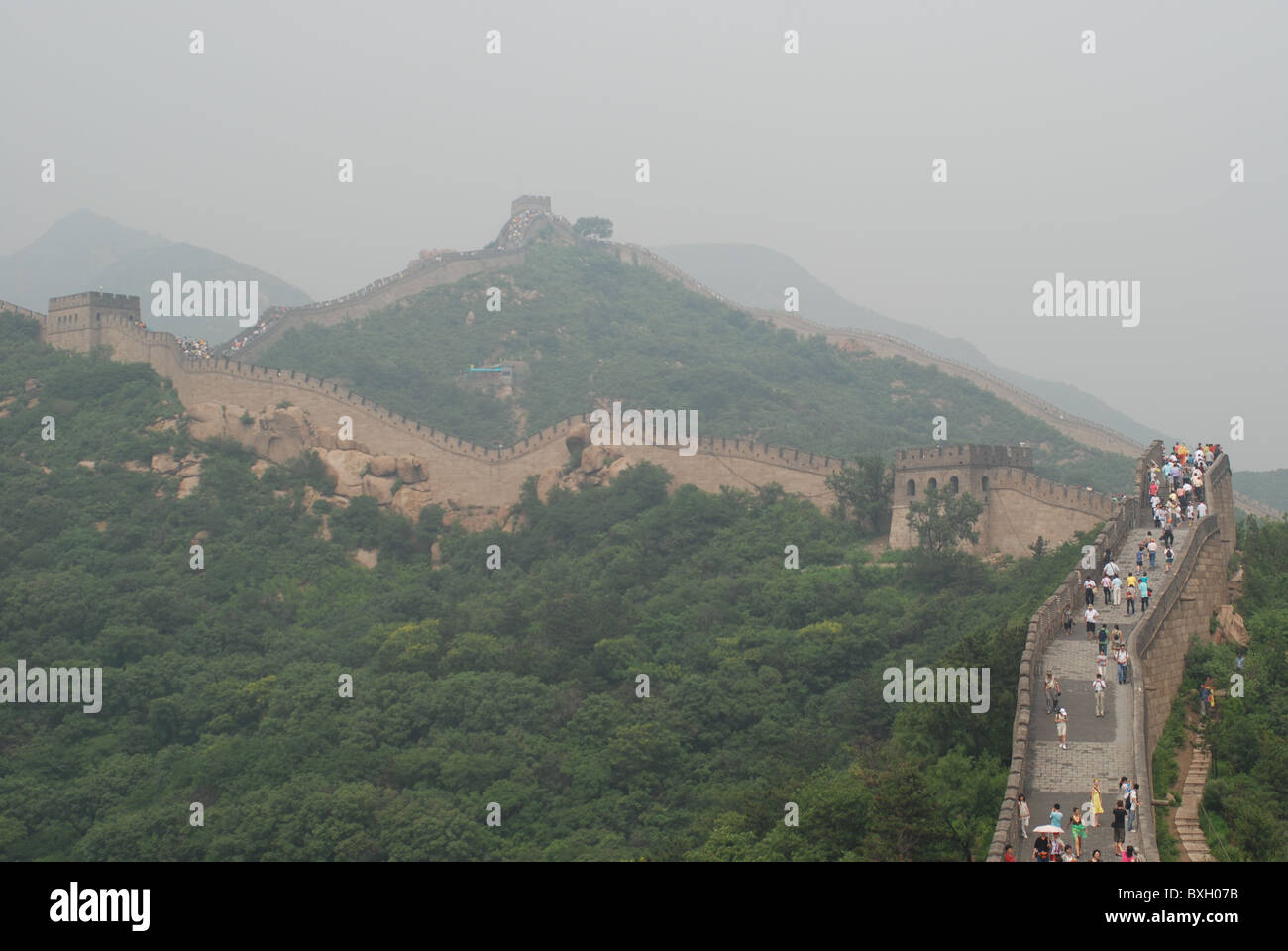 Un affollato giornata alla Grande Muraglia di Badaling, Foto Stock
