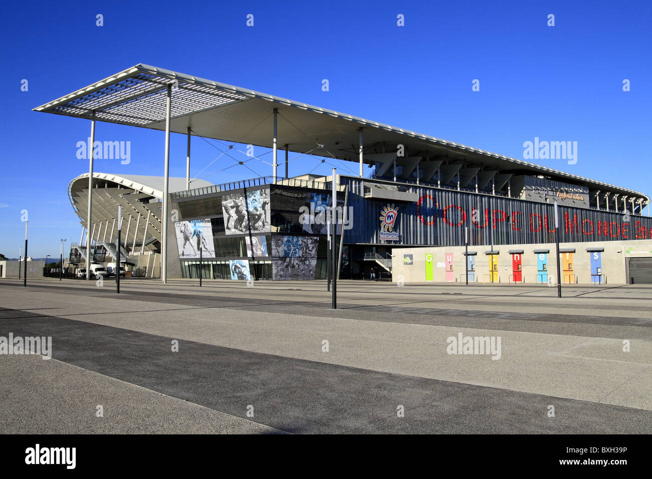 Rugby Stadium ' Yves Du Manoir ', Montpellier, Francia Foto stock - Alamy