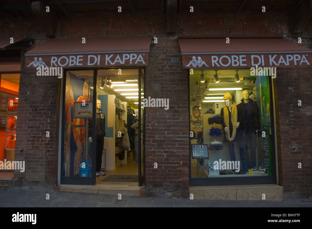 Robe di Kappa shop Siena Toscana Italia centrale Europa Foto stock - Alamy