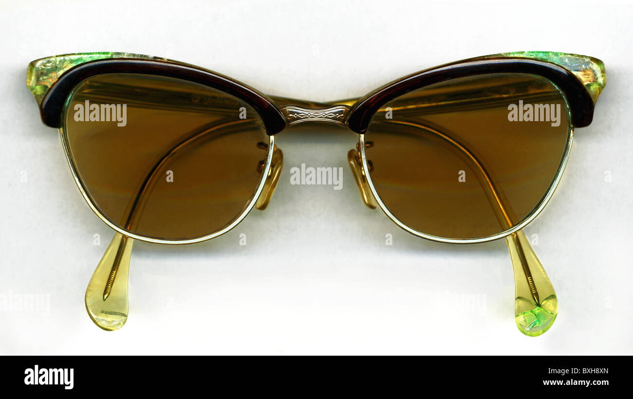 Moda, anni '50, accessori, occhiali da sole, Germania, circa 1956, diritti aggiuntivi-clearences-non disponibile Foto Stock