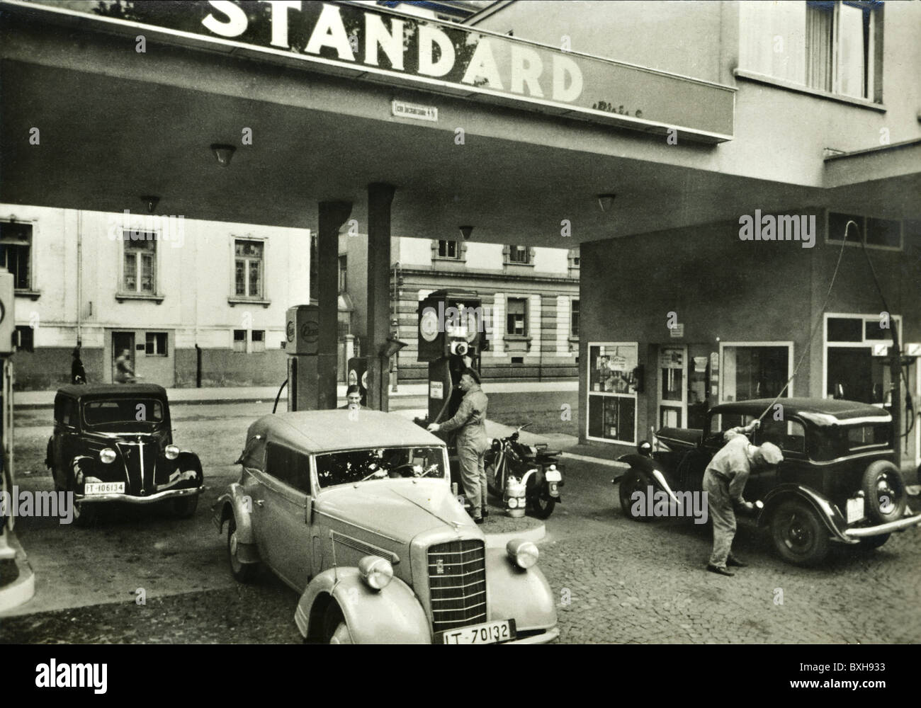 Trasporti / trasporto, auto, stazione di benzina, stazione di benzina esso, Assia, Germania, circa 1935, diritti aggiuntivi-clearences-non disponibile Foto Stock