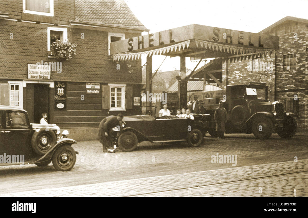 Trasporti / trasporto, auto, stazione di benzina, distributore di benzina Shell, Sauerland, Germania, circa 1929, diritti aggiuntivi-clearences-non disponibile Foto Stock