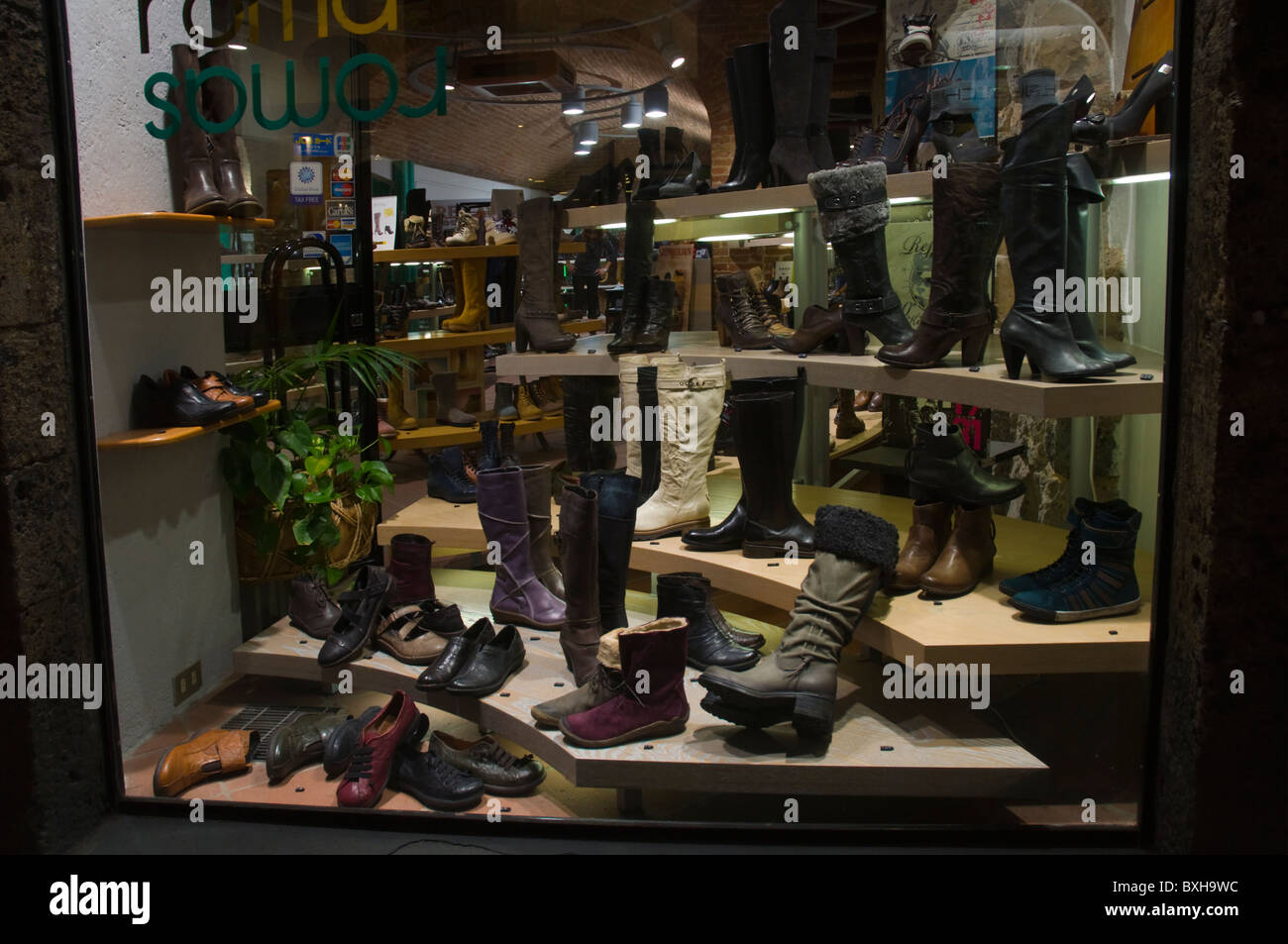 Siena shop window immagini e fotografie stock ad alta risoluzione - Alamy