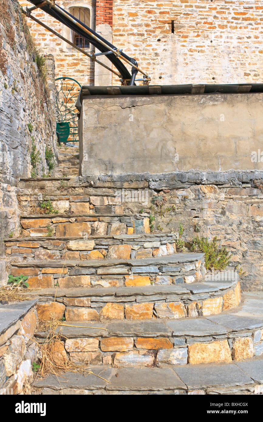 Tipica forma tonda scalinata in pietra nel Monte Athos Foto Stock