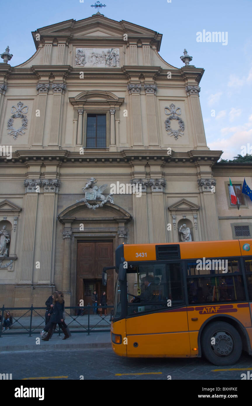 Bus davanti la chiesa di San Marco chiesa di Firenze (Firenze Toscana Italia centrale Europa Foto Stock