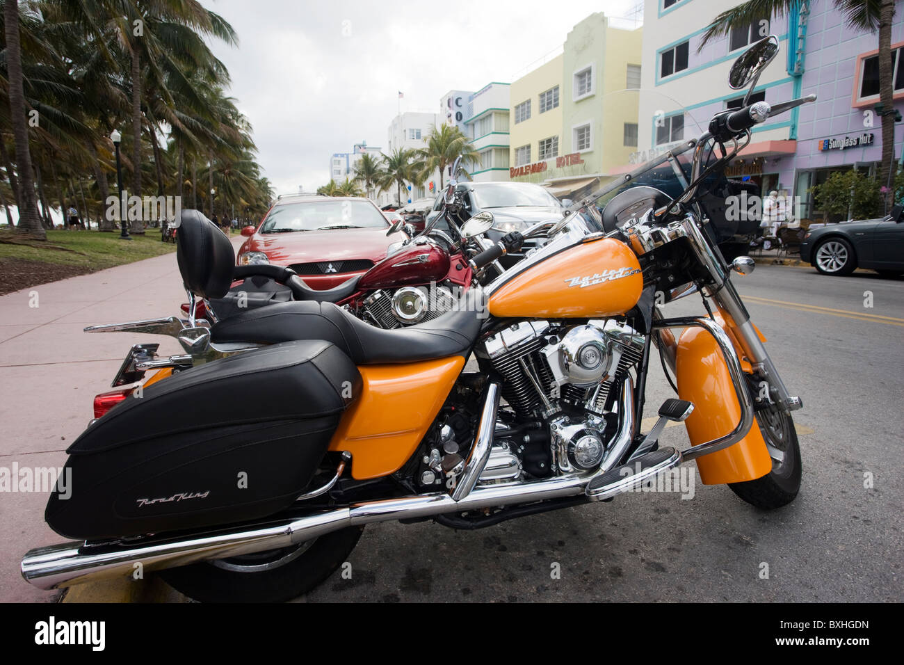 Harley Davidson Road King Classic motociclo con 88 pollici cubi a doppia camma motore, South Beach, Miami, Florida Foto Stock
