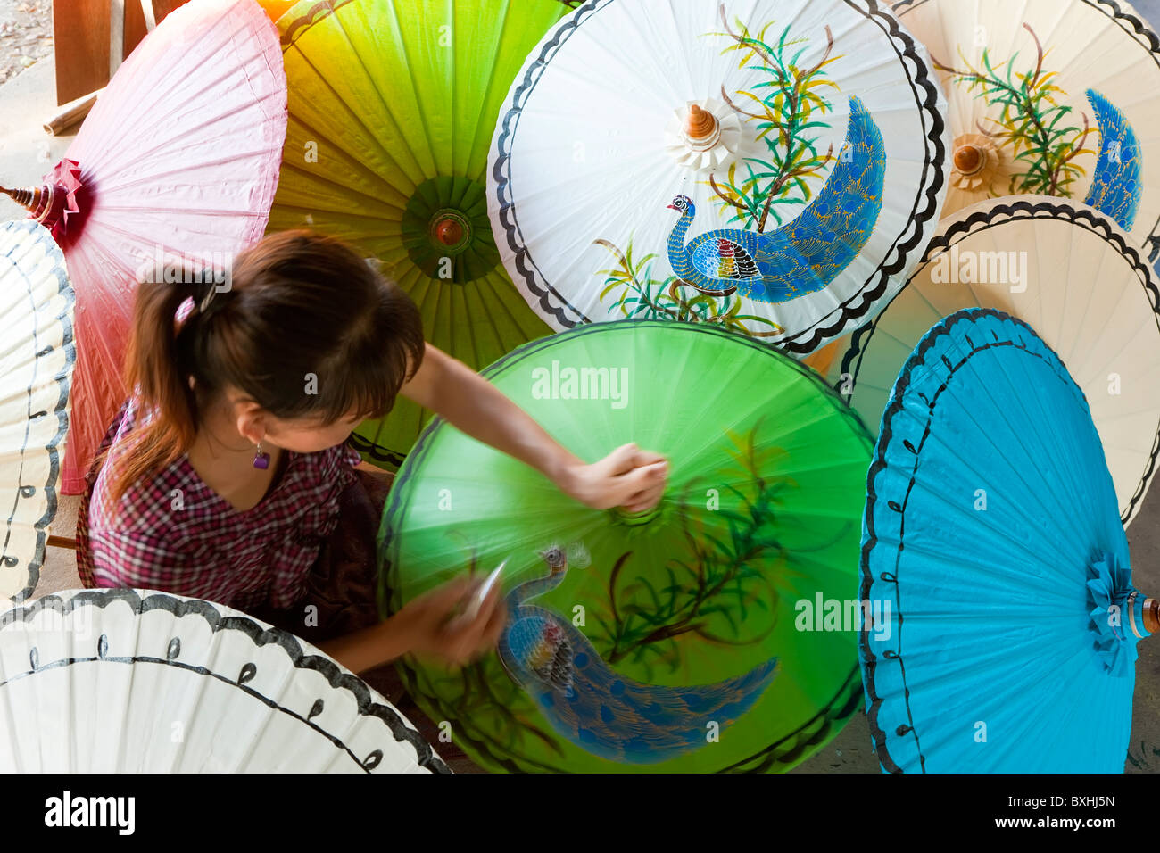 La pittura di ombrelloni, Bo Sang, ombrello Village nr Chaing Mai, in Tailandia Foto Stock