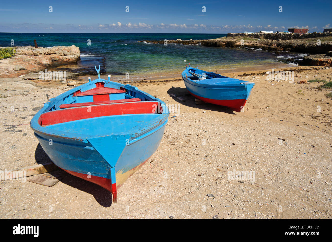 Barche Di Pescatori Sulla Spiaggia Di Torre Canne Puglia