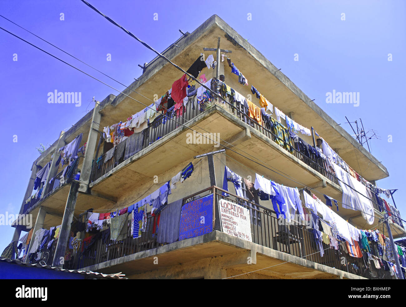 Blocco di appartamenti in Abidjan in Costa d Avorio, Africa occidentale Foto Stock