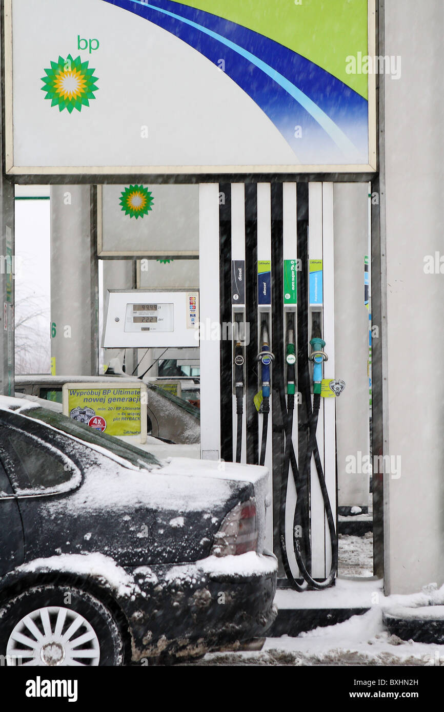 BP gas station in inverno. Foto Stock