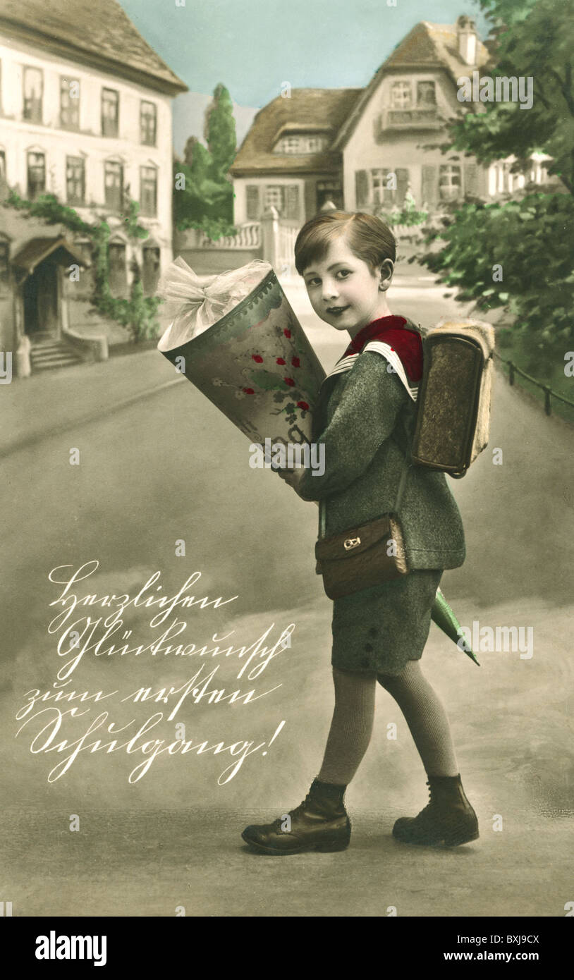 Istruzione, scuola, iscrizione, ragazzo con il cono scolastico, Germania, 1930, diritti aggiuntivi-clearences-non disponibile Foto Stock