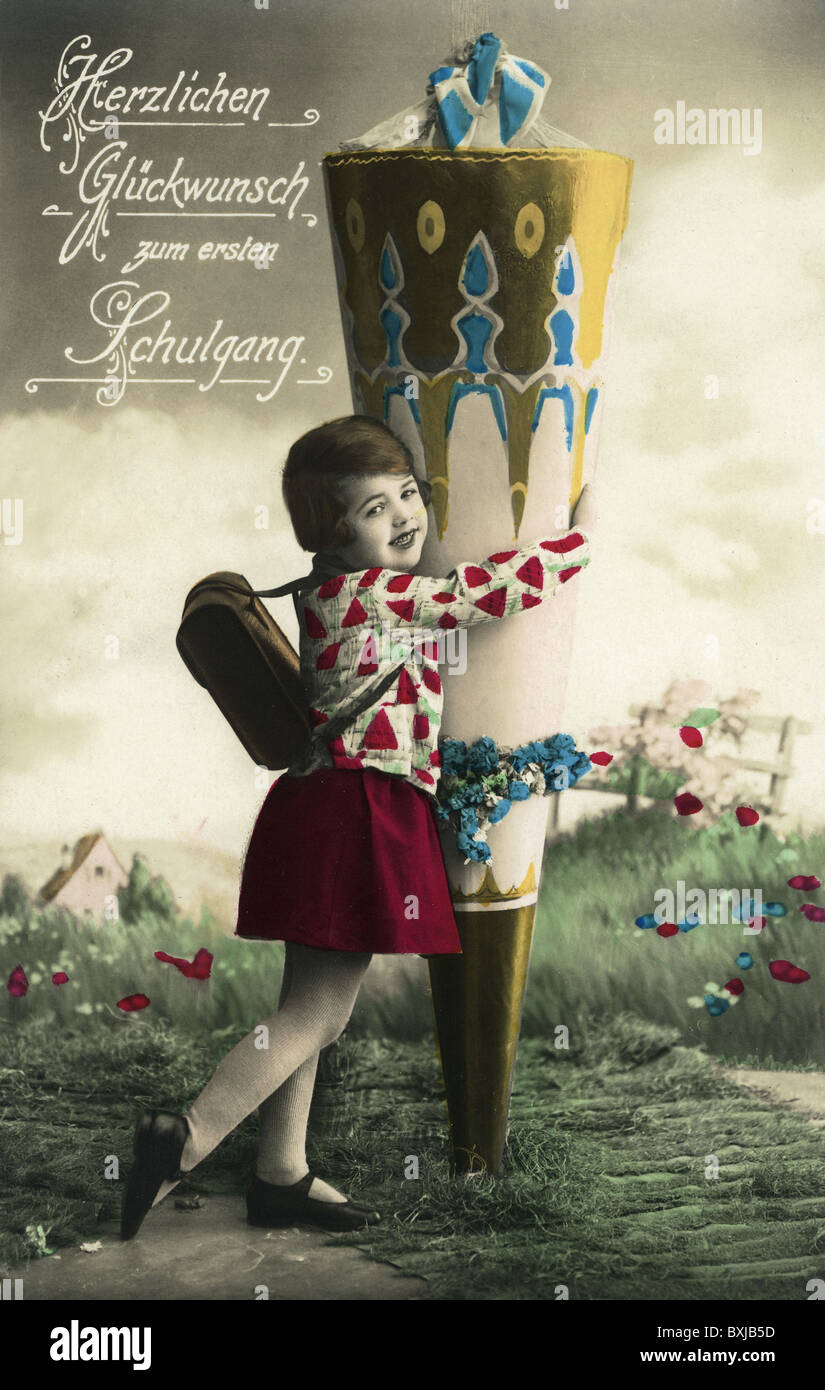Istruzione, scuola, iscrizione, ragazza con il cono scolastico, Germania, circa 1927, diritti aggiuntivi-clearences-non disponibile Foto Stock
