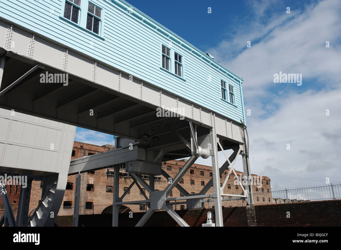 Ponte a bilico, Dock Road, vicino a Stanley Dock, Liverpool, Merseyside, Inghilterra, Regno Unito. Foto Stock