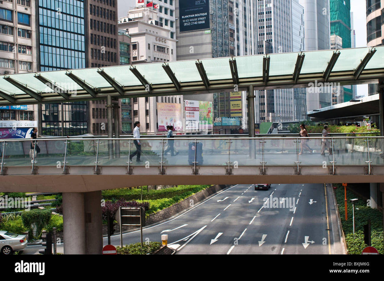 La passerella su Connaught Road, il Central, Isola di Hong Kong, Cina Foto Stock