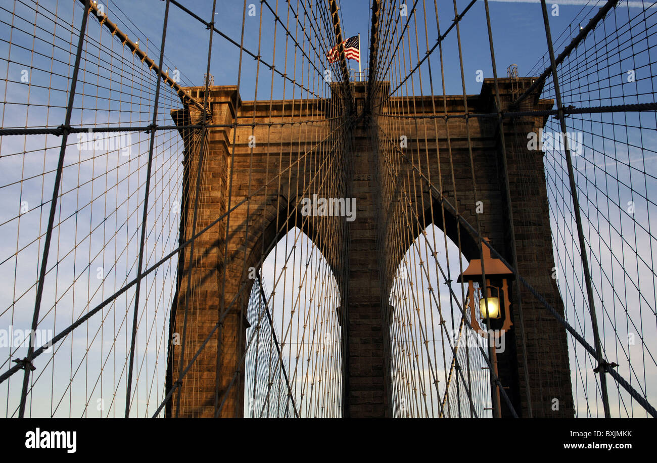 Stati Uniti. New York. Il ponte di Brooklyn. Progettato da John Augustus Roebling. È stato aperto nel 1883. Dettaglio. Foto Stock