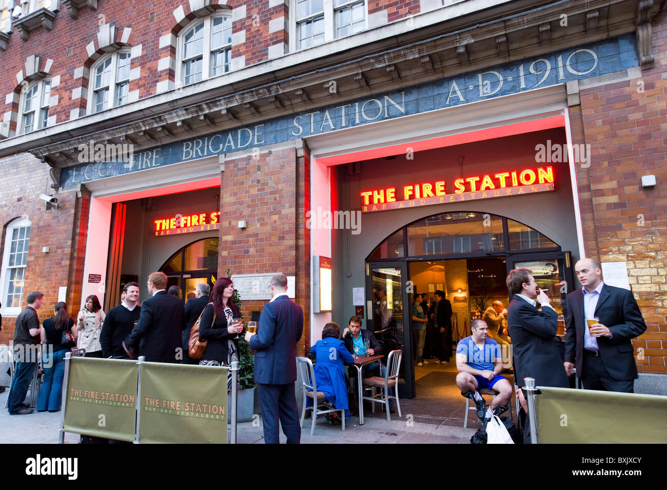 La stazione dei vigili del fuoco pub di Waterloo, London, England, Regno Unito Foto Stock