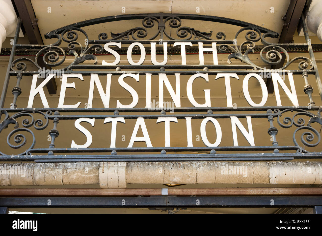 La stazione della metropolitana di South Kensington, Londra, Inghilterra, Regno Unito Foto Stock