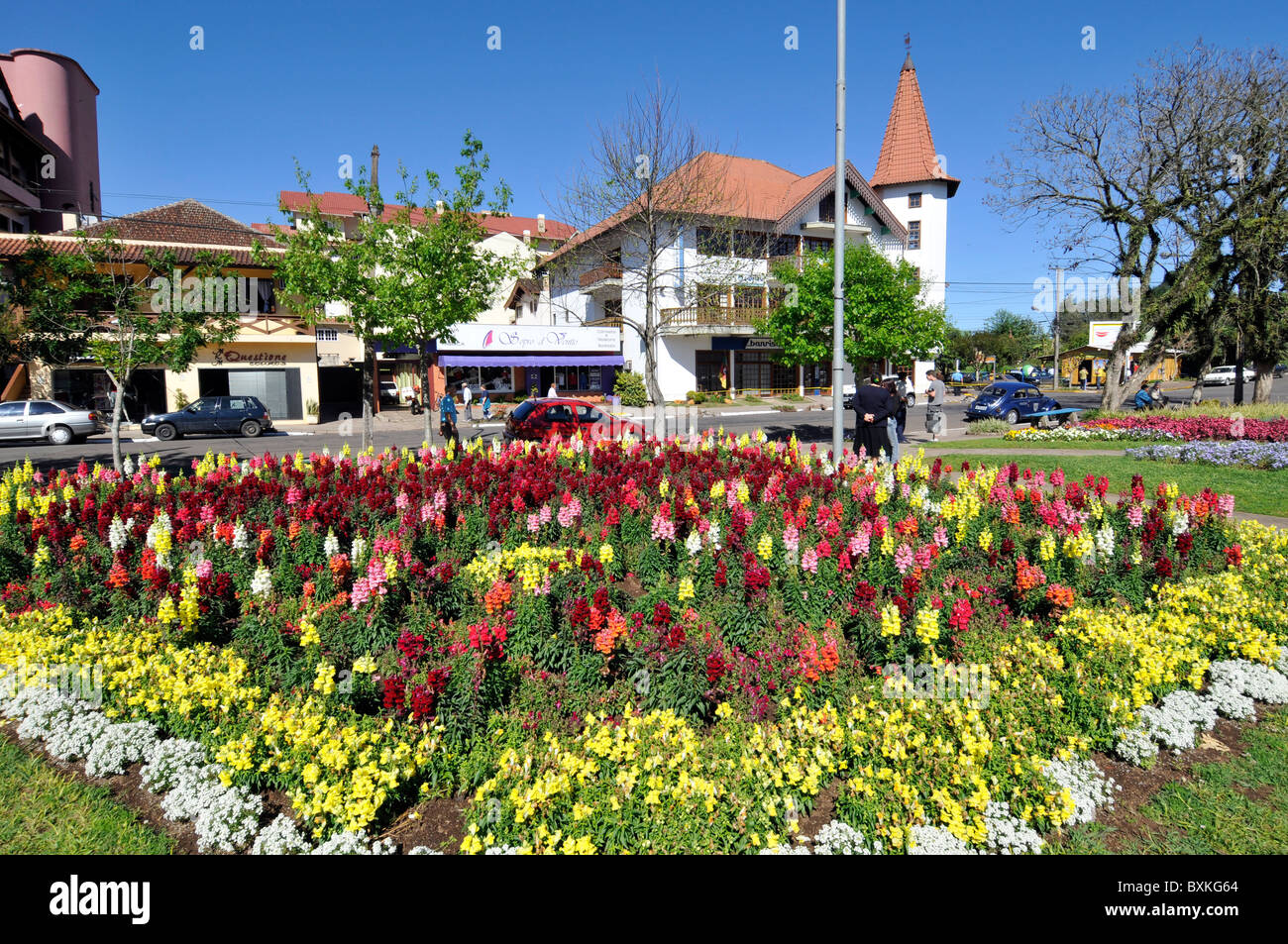 Piazza Principale con giardini di fiori, Nova Petropolis, Rio Grande do Sul - Brasile Foto Stock
