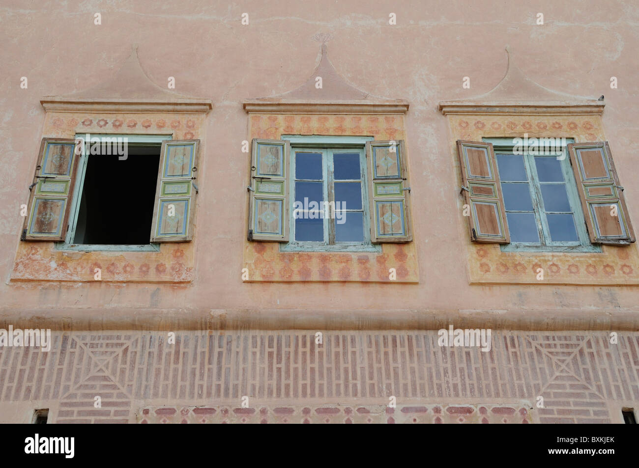 Dettaglio del Menzah windows in Giardini Menara in zona Hivernage di Marrakech Foto Stock