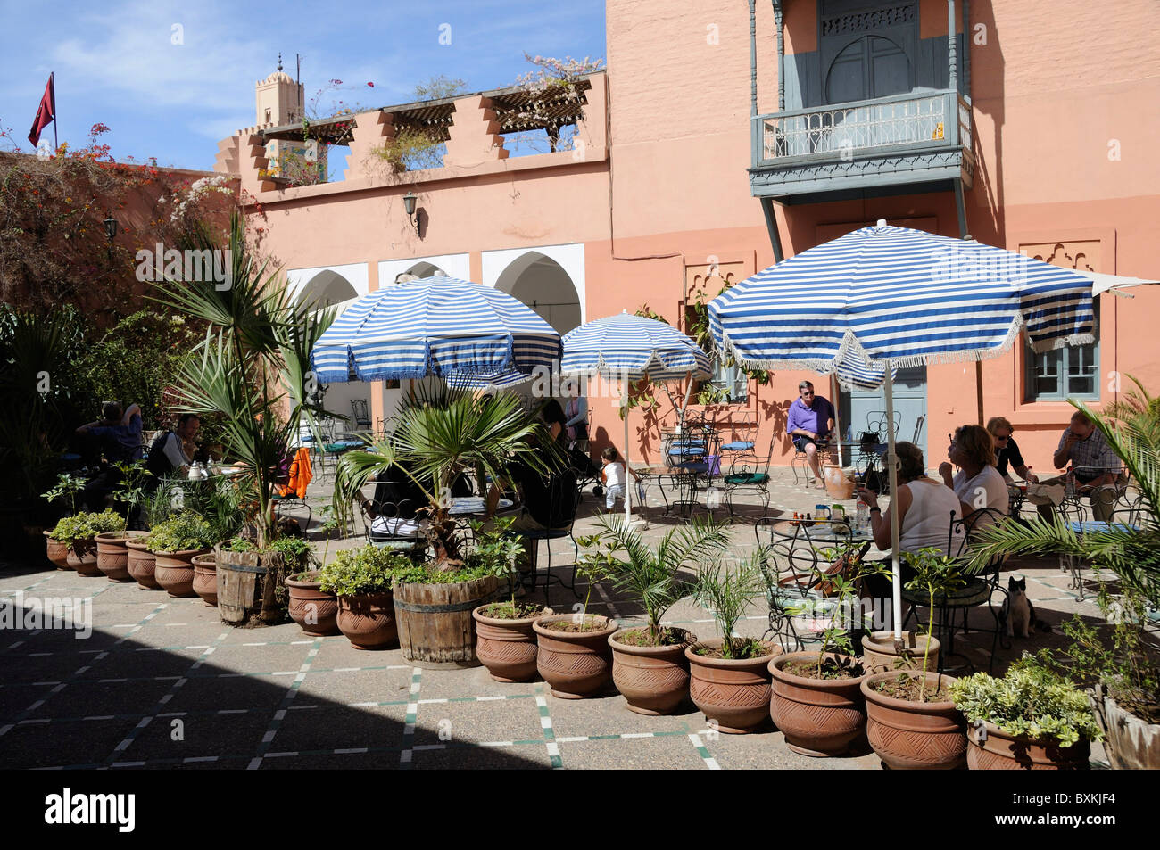 Outdoor Cafe nel cortile interno a Dar Mnebbi, Museo di Marrakech in Marrakech Foto Stock