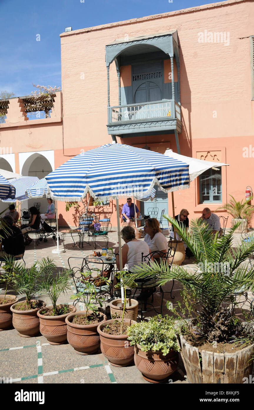 Outdoor Cafe nel cortile interno a Dar Mnebbi, Museo di Marrakech in Marrakech Foto Stock